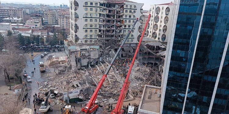 depremde yikilan galeria sitesi sorusturmasina tutuklanan 7 kisiye tahliye karari