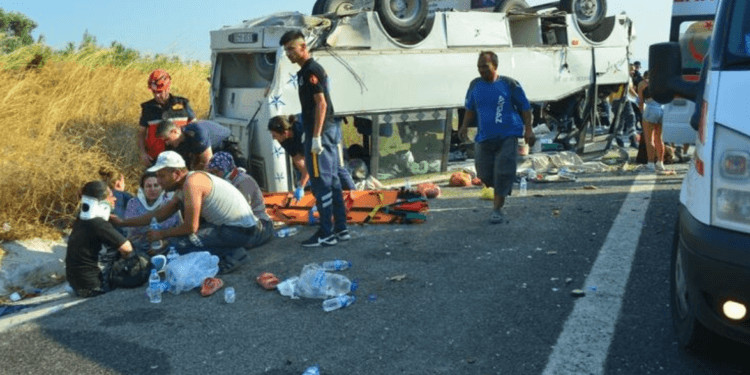 İşçi midibüsü kaza yaptı: Biri ağır 30 işçi yaralandı