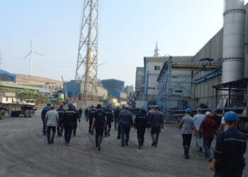 HABAŞ demir çelik işçileri ek zam talebiyle eylem yaptı