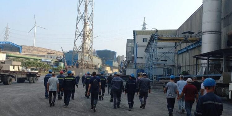 HABAŞ demir çelik işçileri ek zam talebiyle eylem yaptı