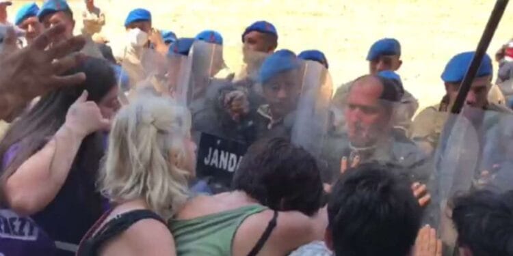 Akbelen'de jandarmadan biber gazlı saldırı: 1 kişi gözaltında