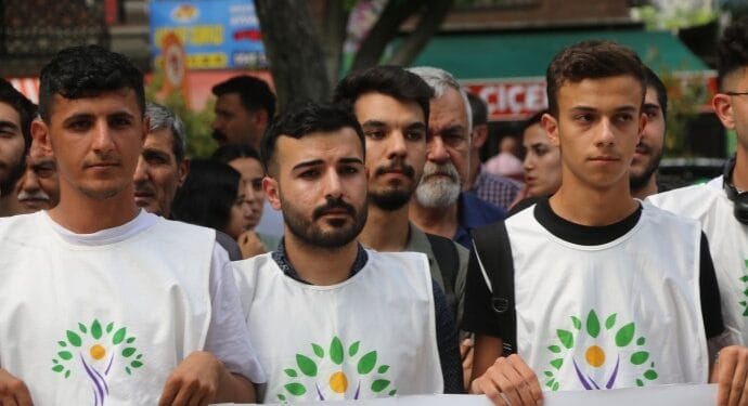Gözaltı sırasında kolu kırılan Yeşil Sol Partili gence savcıdan "ker" davası