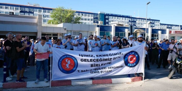 Ege Üniversitesi Hastanesi işçileri iş bıraktı