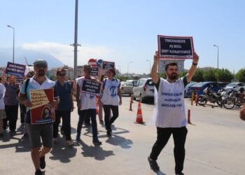 Sağlık emekçileri 2 günlük iş bırakma eylemine başladı