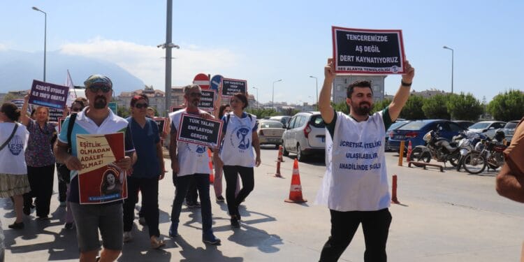 Sağlık emekçileri 2 günlük iş bırakma eylemine başladı