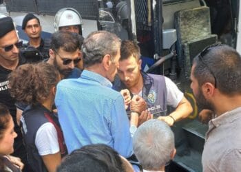 Cumartesi Anneleri Galatasaray Meydanı'nda gözaltına alındı