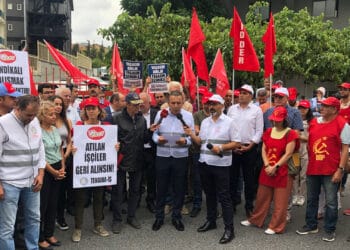 Tekgıda-İş Sendikası işten atmaları ve baskıları protesto etti