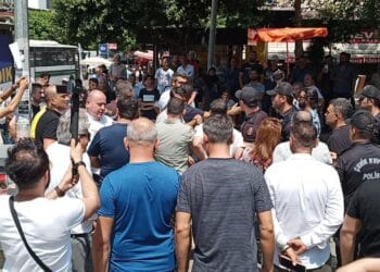 Adana'da Cumartesi Anneleri'ne destek eylemine polis saldırdı