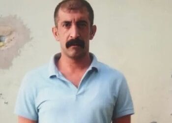 Resim çizen tutsağın kalemlerine el konuldu