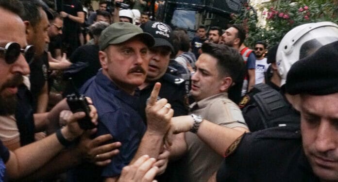 İşkenceci ve tacizci polis Hanifi Zengin'in rütbesi düşürülerek Başakşehir İlçe Emniyet Müdürlüğü’ne atandı