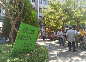Kadıköy Belediyesi işçilerinden iş bırakma eylemi