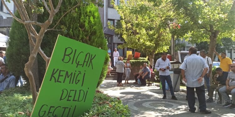 Kadıköy Belediyesi işçilerinden iş bırakma eylemi