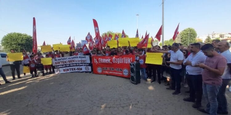 Erkaplan Halı'da işçiler istifaya zorlanıyor