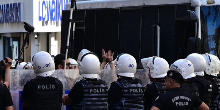 Cumartesi Anneleri'nin 961. hafta eylemine polis saldırdı