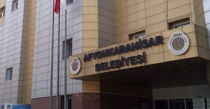 Afyonkarahisar'da zam isteyen belediye işçileri sürgün edildi