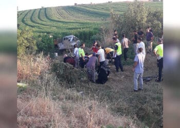 Bursa'da tarım işçileri taşıyan kamyonet devrildi