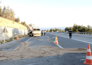 Mersin'de tarım işçilerini taşıyan minibüs devrildi