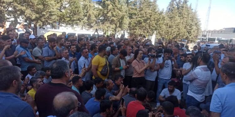 İş bırakan Şireci işçilerinin yürüyüşü engellendi