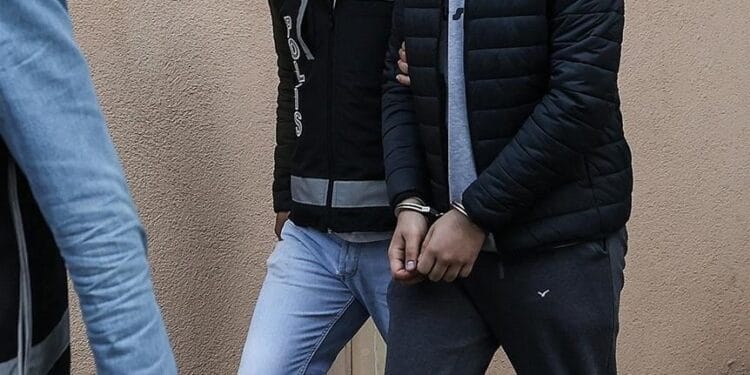 Adana ve İzmir’de ev baskınları