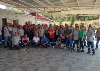 İzmir’de belediye işçileri ek protokol talebiyle iş bıraktı