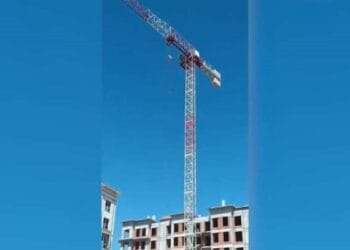 TOKİ inşaatında aylardır ücretleri ödenmeyen işçiler vince çıktı