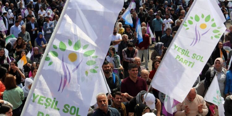 Yeşil Sol Parti'nin yeni ismi Demokratik Halklar Partisi oldu
