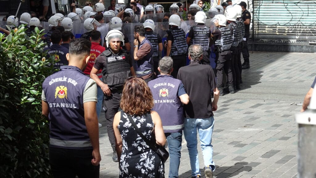 Cumartesi Anneleri gözaltına alındı. Fotoğraf: Emre Orman