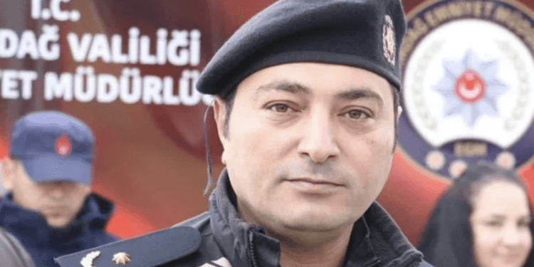 Deprem yardımlarını çaldığı için tutuklanan polis tahliye edildi