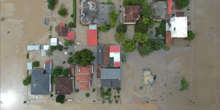 Yunanistan'da sel: Hayatını kaybedenlerin sayısı 15'e yükseldi