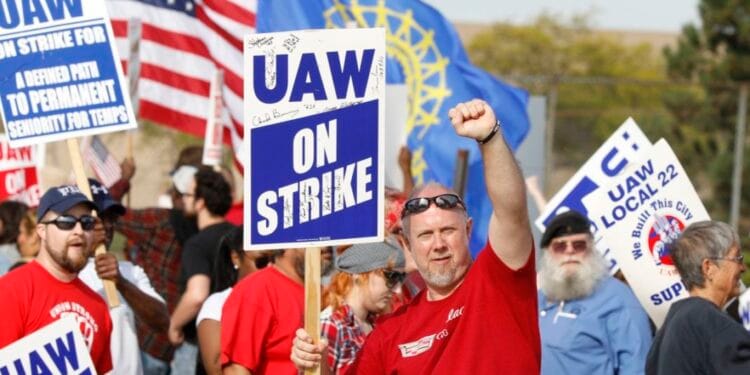 ABD’de yaklaşık 13 bin otomotiv işçisi greve gitti