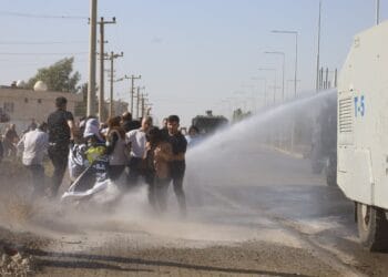Silopi'de KDP protestosuna asker-polis saldırdı