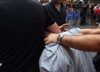 Taksim'de KDP protestosuna polis saldırdı