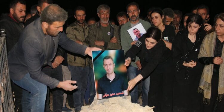 Hewlêr’de katledilen KNK Temsilcisi Deniz Bülbün binlerin katılımıyla toprağa verildi