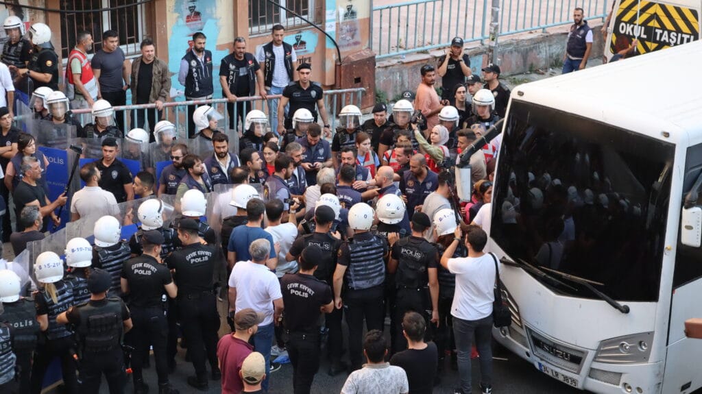 2 Eylül Festivali basın açıklamasına polis saldırısı