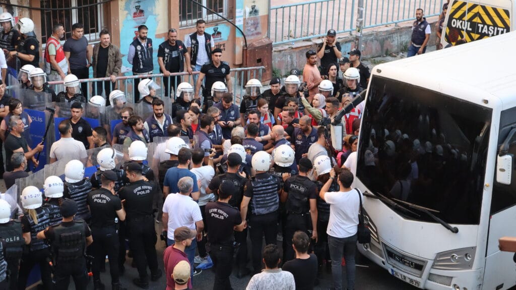 2 Eylül Festivali basın açıklamasına polis saldırısı