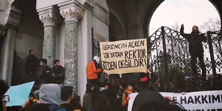 İstanbul Üniversitesi yemekhane ücretine yüzde 150 zam yaptı