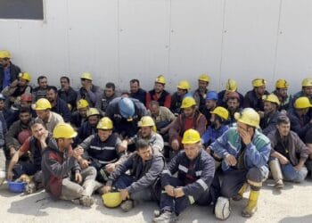 Maden işçileri açlık grevi eylemini sonlandırıp oturma eylemine başladı