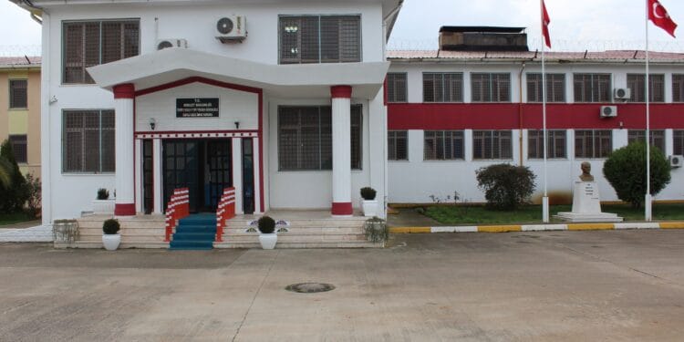 Buca F Tipi Hapishanesinden tutsak Halis Dağhan: "Can güvenliğimiz risk altındadır"