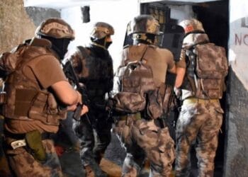 Mersin'de ev baskınları