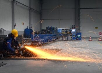 Sanayi ve ticari işletmelerde elektriğe yüzde 20 zam