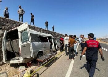 Urfa'da tarım işçilerini taşıyan minibüs kaza yaptı