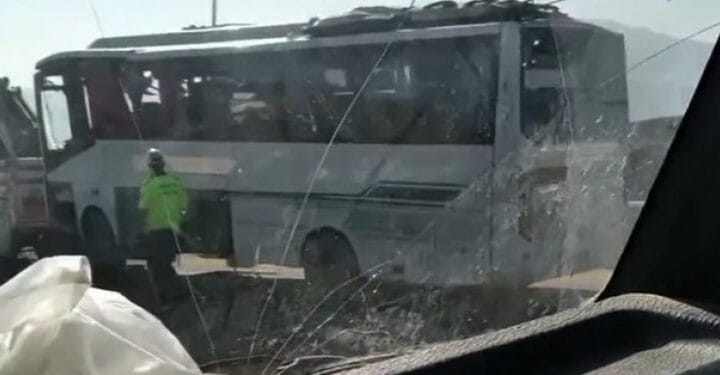 Van'da göçmenleri taşıyan otobüs kaza yaptı