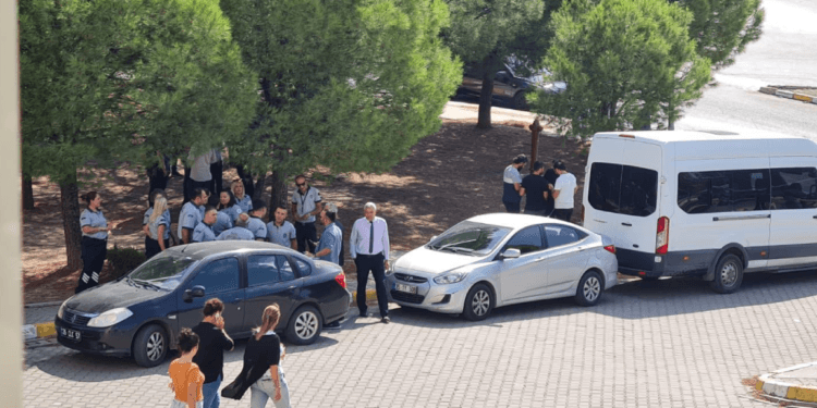 Yemek zamlarını protesto eden 8 öğrenci işkenceyle gözaltına alındı