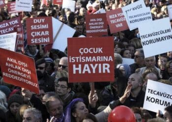 "Çocuk istismarına hayır" dövizi