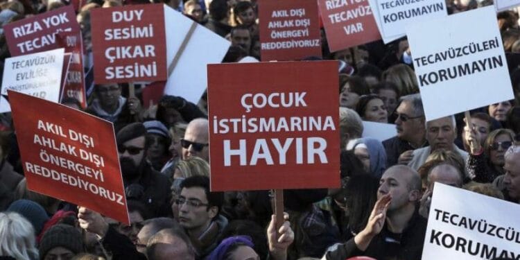 "Çocuk istismarına hayır" dövizi