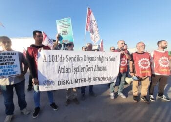 A101 Manisa deposunda Limter-İş Sendikası'na üye olan 3 işçi işten atıldı