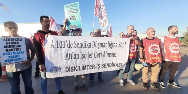 A101 Manisa deposunda Limter-İş Sendikası'na üye olan 3 işçi işten atıldı