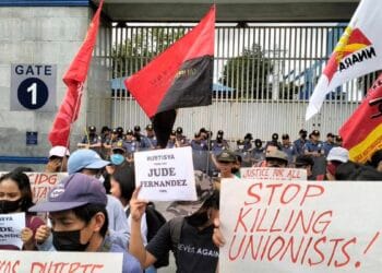 Filipinler'de sendika yöneticisi Jude Thaddeus Fernandez polis baskınında katledildi