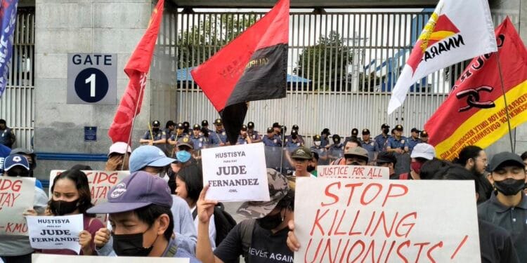 Filipinler'de sendika yöneticisi Jude Thaddeus Fernandez polis baskınında katledildi