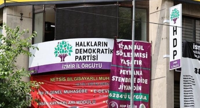 İzmir'de HDP binalarına polis baskını
